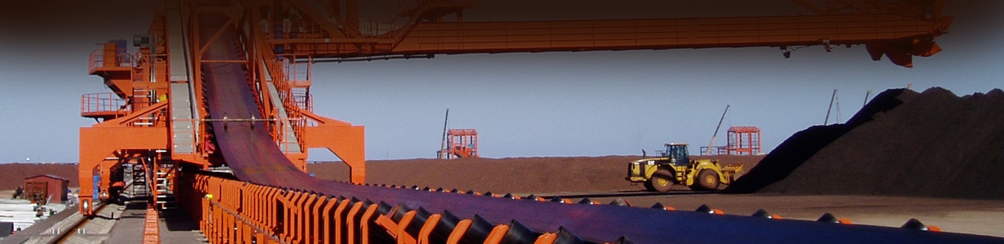 Conveyor belt tracking system with speed and load monitoring using radar sensors